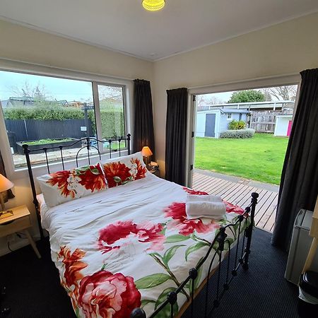 Central Masterton Sleepout Екстериор снимка